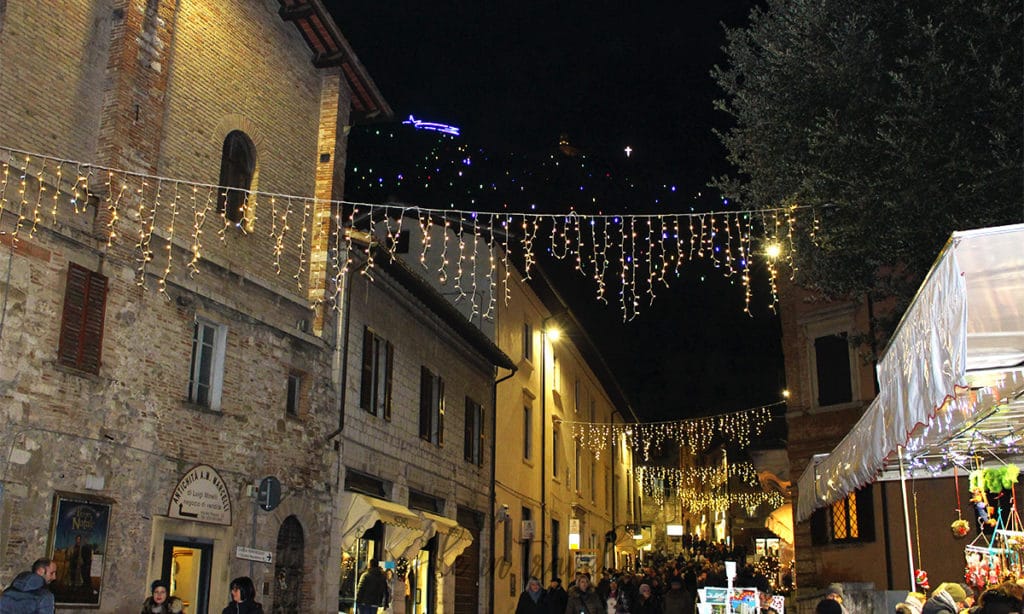 Natale a Gubbio 2024 accensione dell'albero e mercatini