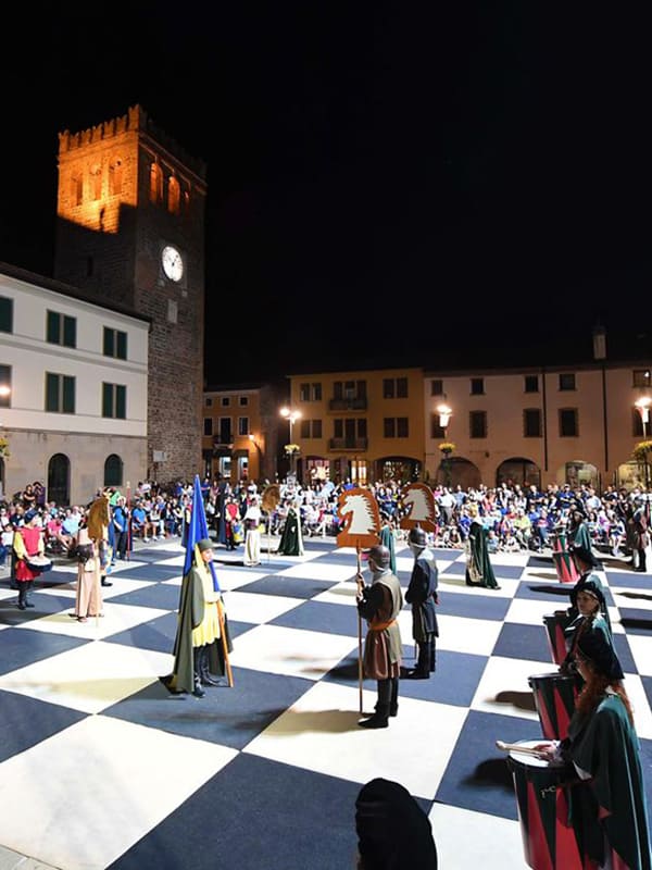 Partita a scacchi viventi a Monselice, in occasione della festa medievale "La Giostra della Rocca"