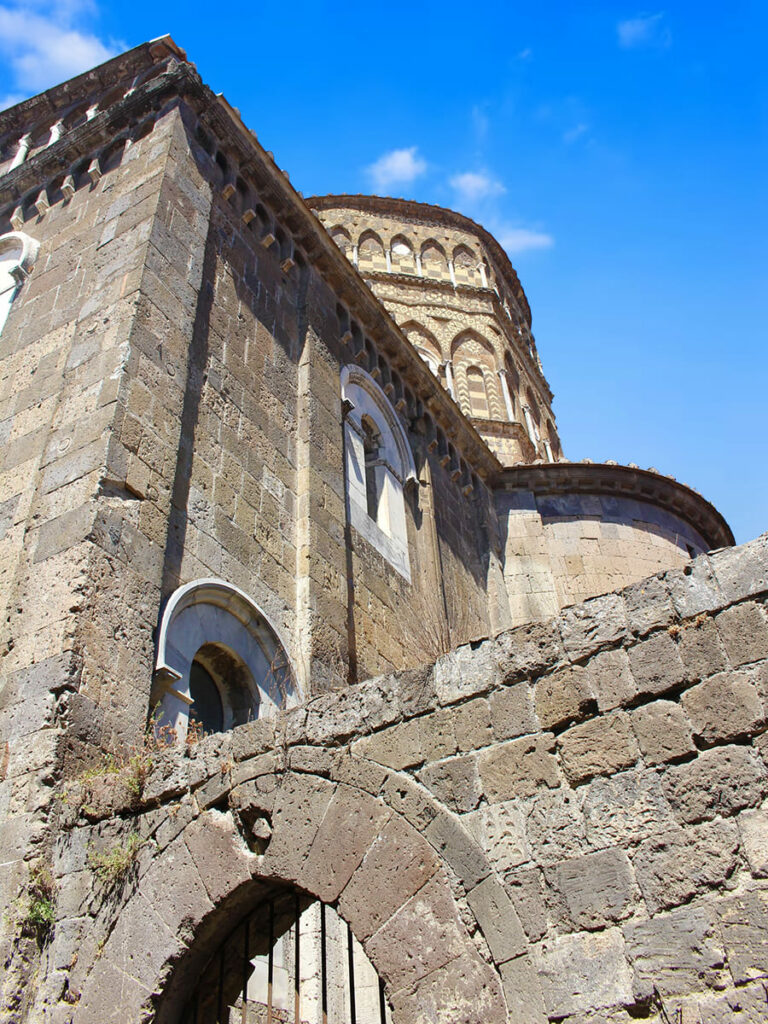 Scorcio del campanile del Duomo di Caserta Vecchia