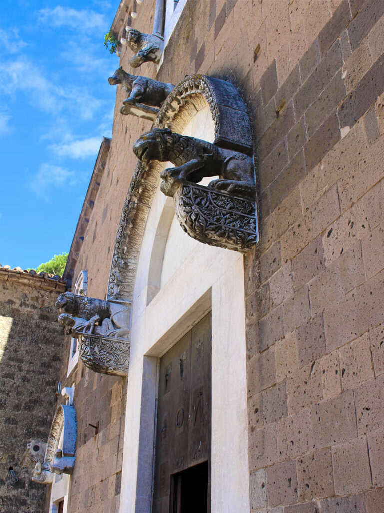 Portale del Duomo di Caserta Vecchia