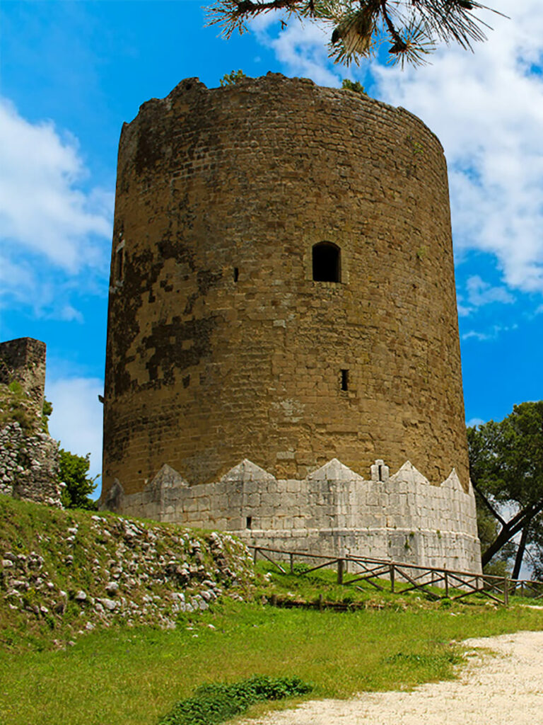 Torre medievale del Castello di Caserta Vecchia