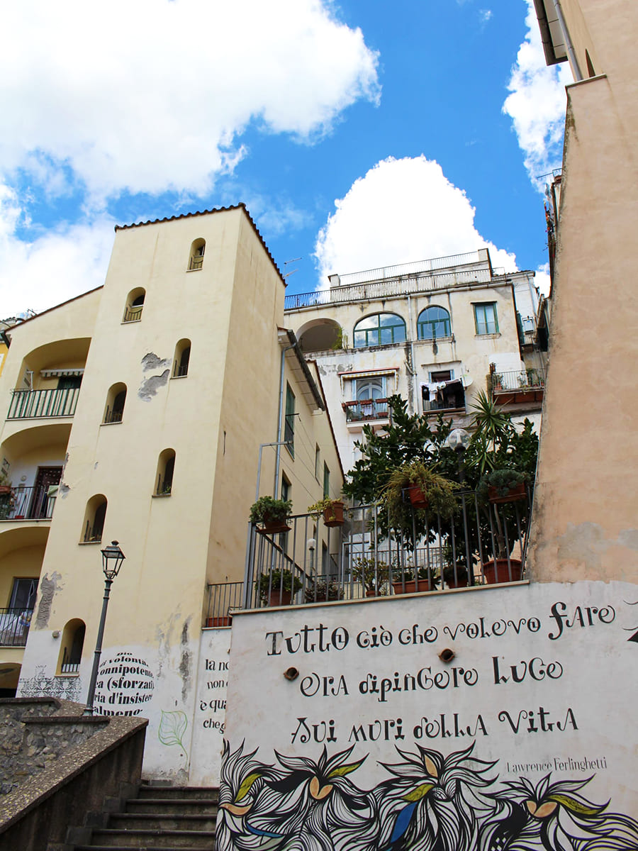 Il rione Fornelle nel centro storico di Salerno con i suoi "Muri d'Autore"